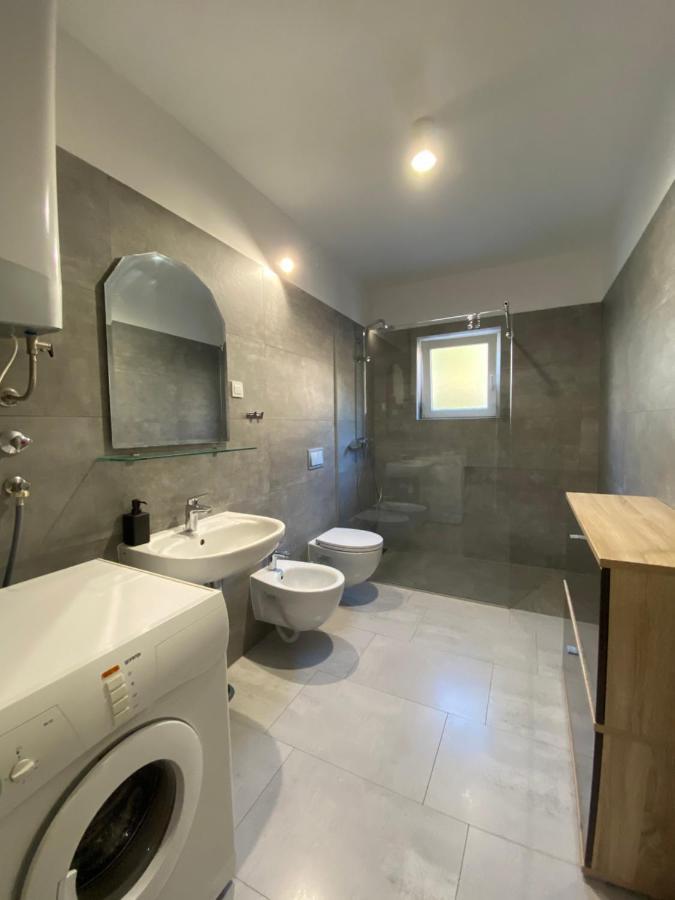 אומיס Apartmani Mateo מראה חיצוני תמונה